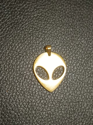 Colgante Extraterrestre Chapado Oro 18k