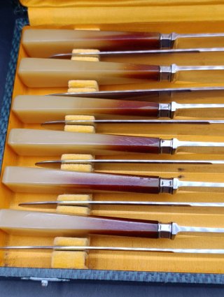 Set 12 Cuchillos Vintage en Estuche