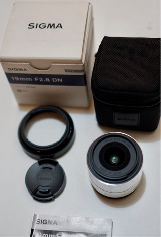 Sigma 19mm f2.8 DN Art Sony E prata c/ caixa