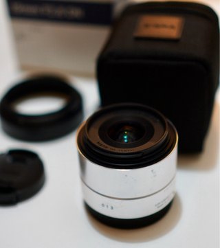 Sigma 19mm f2.8 DN Art Sony E prata c/ caixa