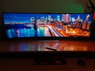 Monitor OLED 49" Samsung con sist. operativo TIZEN