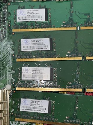 Gigabyte GA-8I945GMF-RH + Intel Pentium D 820+1GB