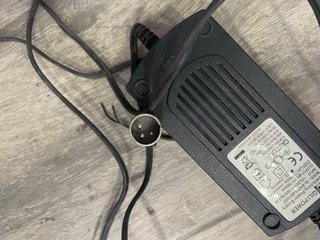 Cargador Patinete Eléctrico