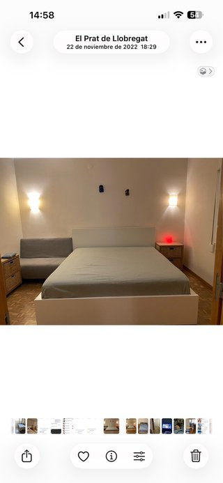 Cama grande de madera