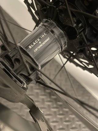 Ruedas Black Inc Forty Five