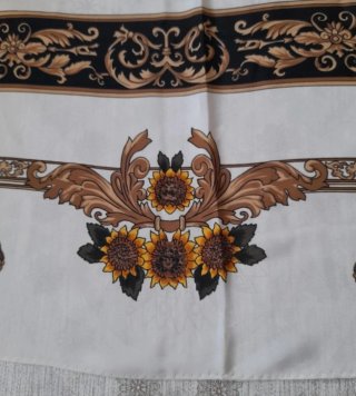 Pañuelo de seda con girasoles
