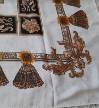 Pañuelo de seda con girasoles
