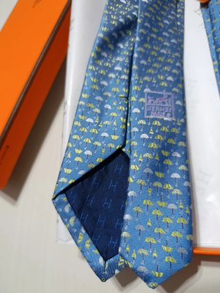 Cravatta Hermès Blu con Parasole