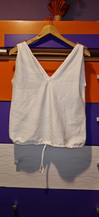 Top blanco con hebilla Carey Talla M