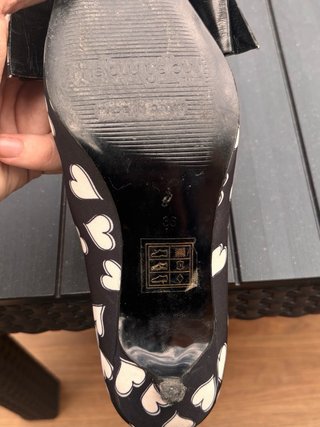 Zapatos tacón estampado corazones con lazo Mujer