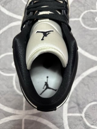 Jordan 1 Low Negro Blanco