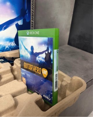 Guitar Hero Live XBOX ONE con chitarra