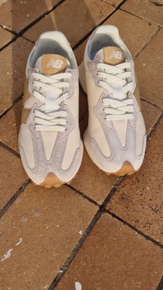 New Balance 327 Moonbeam