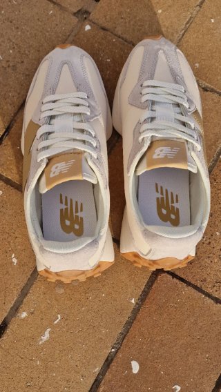 New Balance 327 Moonbeam