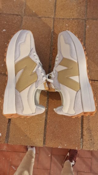 New Balance 327 Moonbeam