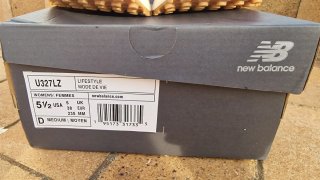 New Balance 327 Moonbeam
