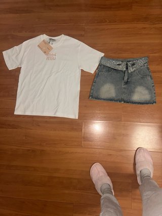 Conjunto Miu Miu Camiseta y Falda
