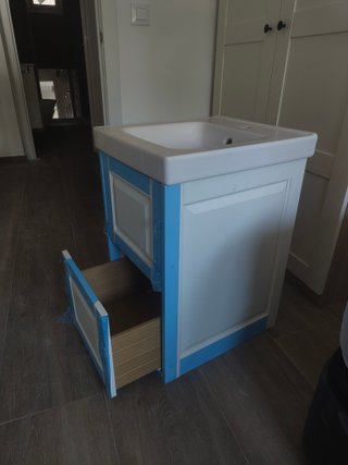 Lavabo de baño con mueble blanco 45x48