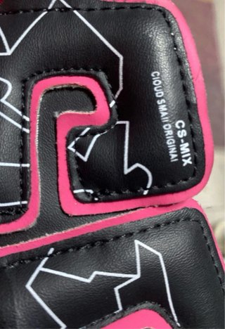 Zapatillas deportivas negras y rosas