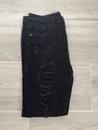 Pantalones negros largos rasgados