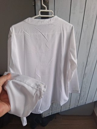 Camisa TZO blanca talla M/L sin usar