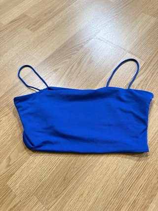 Top azul con tirantes