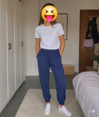 Pantalones de pijama azul con estampado
