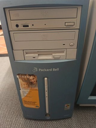 Packard Bell PC sobremesa antiguo