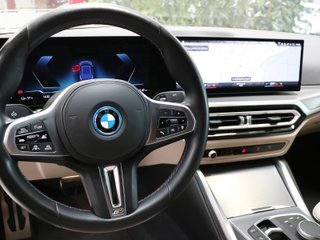BMW i4 M50 400 kW (544 CV)
