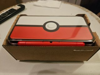 Nintendo 2DS XL Poké Ball Edition
