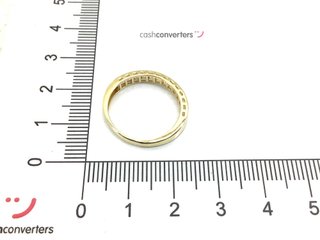 alianza oro 18k con piedra con diamante de laboratorio
