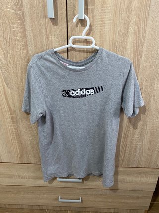 Camiseta Adidas Gris