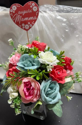 Composizione floreale Festa della Mamma
