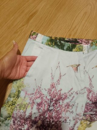 Pantalón estampado floral pájaros Zara