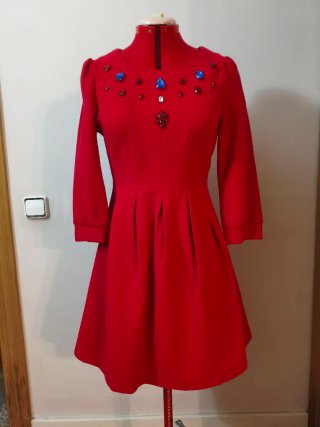 Vestido rojo talla S con pedrería