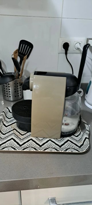 Cafetera Nespresso Krups Essenza XN2140