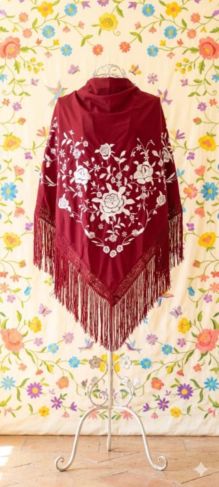 Manton Rojo con Flores Blancas
