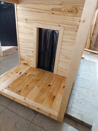 Caseta de madera para perros