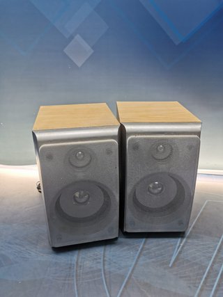 Altavoces genéricos, 2 vias, 8w.