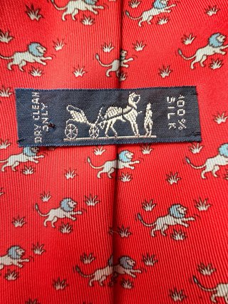 Cravatta Hermes rossa con scatola