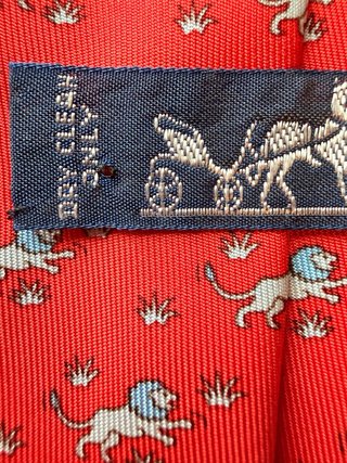 Cravatta Hermes rossa con scatola