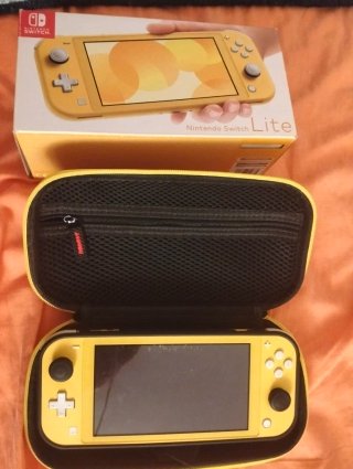 Nintendo Switch Lite Amarillo precio negociable