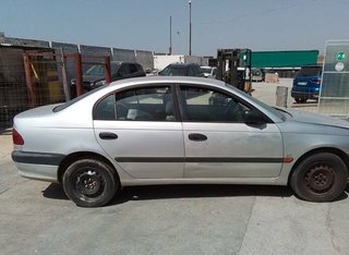Toyota 5323557 faro izq 54533366 avensis berlina