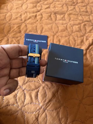 Reloj Tommy Hilfiger Dorado y Negro