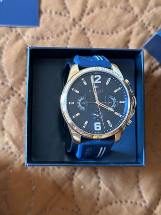 Reloj Tommy Hilfiger Dorado y Negro