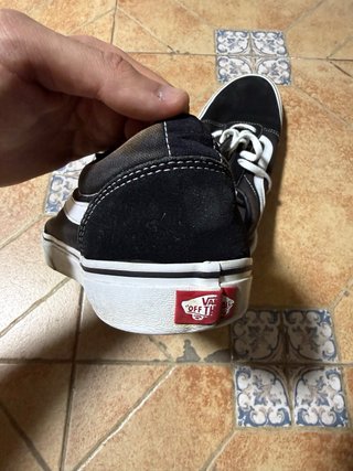 Zapatillas Vans Negras y Blancas