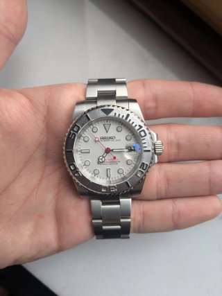 Reloj Seiko Mod. Automático Blanco y Plateado