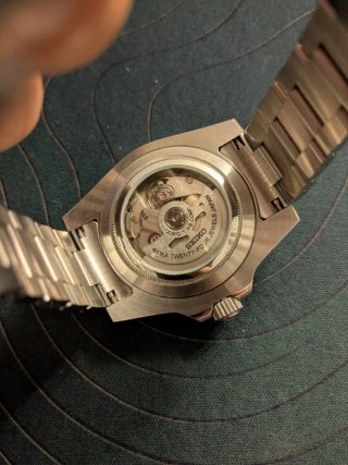 Reloj Seiko Mod. Automático Blanco y Plateado