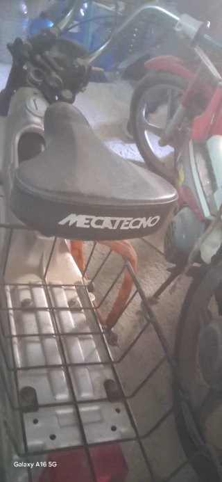 Mecatecno Moped Plata y Negro