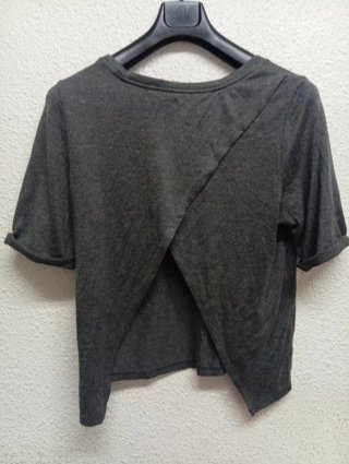 Camiseta gris cruzada espalda talla XL